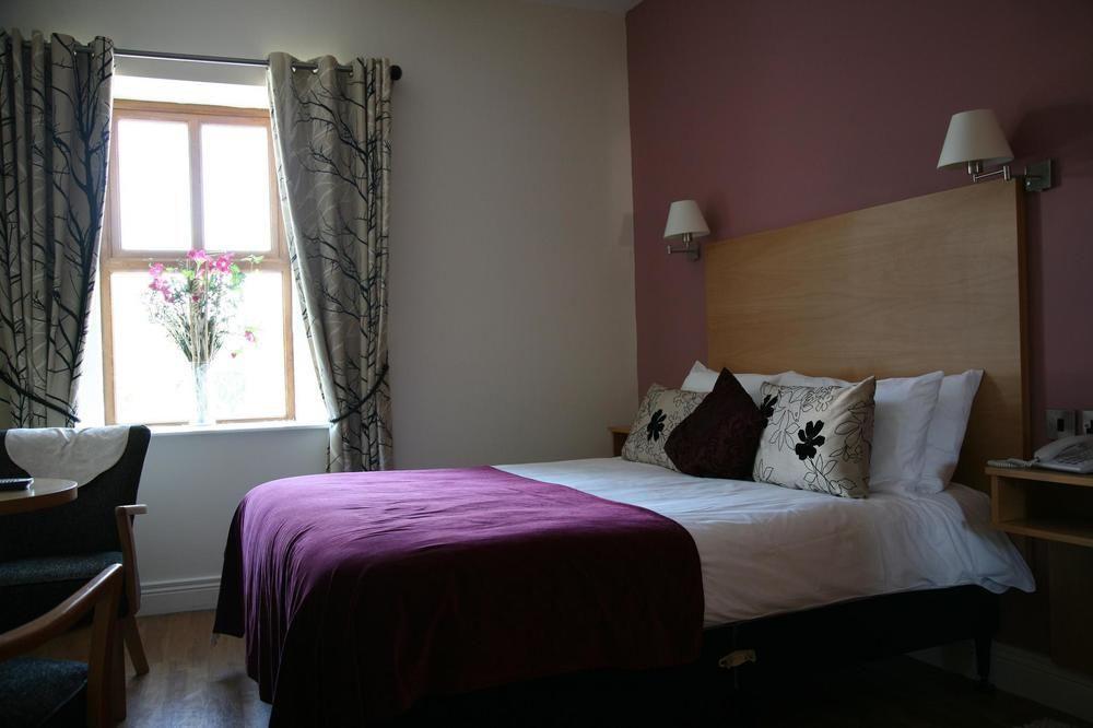 The Coach House Hotel Oranmore Exterior foto
